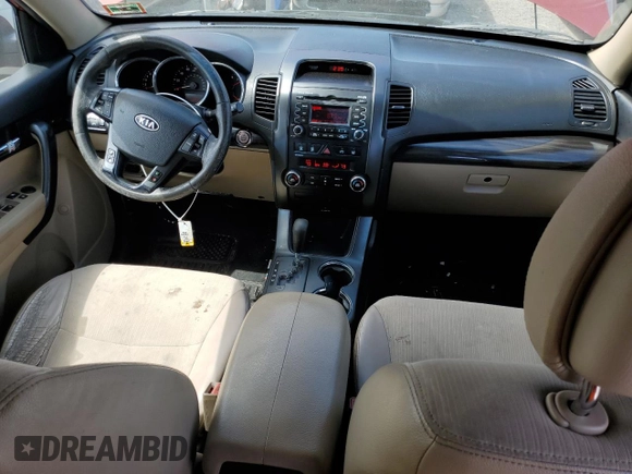 2011 Kia Sorento EX z VIN 5XYKUDA24BG086804, wystawiony jako Copart lot #57394805 z przebiegiem 148 932 mil mil oraz Szkoda całkowita • Salvage title. Historia ofert i sprzedaży dostępna na DreamBid. Obrazek 8.