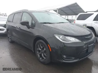 2018 Chrysler Pacifica Touring L with VIN 2C4RC1BG8JR306269, listed as a IAAI auction lot 41583292 with 86,692 mi miles. Bid and sale history available at carsss.com. Image 1.