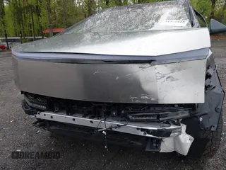 2024 Tesla Cybertruck z VIN 7G2CEHED7RA041694, wystawiony jako IAAI lot #41960418 z przebiegiem 1 177 mil mil oraz . Historia ofert i sprzedaży dostępna na DreamBid. Obrazek 16.