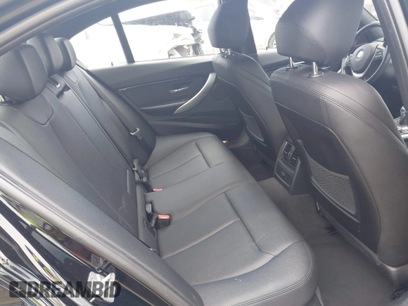 2016 BMW 3 Series 328i xDrive z VIN WBA8E3G59GNT26073, wystawiony jako IAAI lot #42337925 z przebiegiem 110 149 mil mil oraz . Historia ofert i sprzedaży dostępna na DreamBid. Obrazek 8.