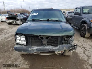 2001 GMC Sonoma SLS w/1SG Pkg with VIN 1GTCS19W318247147, listed as a Copart auction lot 83135464 with 292,056 mi miles and Salvage Title. Bid and sale history available at carsss.com. Image 5.