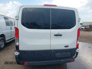 2018 Ford Transit z VIN 1FTYR1ZM6JKA46555, wystawiony jako IAAI lot #42712487 z przebiegiem 212 238 mil mil oraz . Historia ofert i sprzedaży dostępna na DreamBid. Obrazek 16.