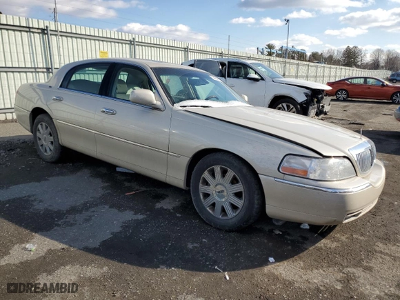 2003 Lincoln Town Car Cartier with VIN 1LNHM83WX3Y704827, listed as a Copart auction lot 44561495 with 89,936 mi miles and Salvage Title. Bid and sale history available at carsss.com. Image 4.