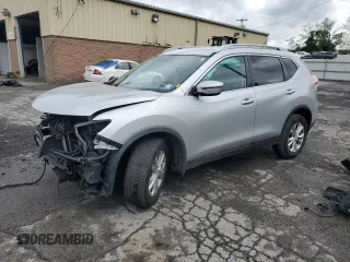 2016 Nissan Rogue SV z VIN 5N1AT2MV0GC924729, wystawiony jako Copart lot #56965125 z przebiegiem 157 938 mil mil oraz Szkoda całkowita • Salvage title. Historia ofert i sprzedaży dostępna na DreamBid. Obrazek 1.