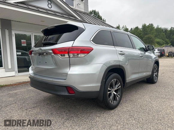 2019 Toyota Highlander LE with VIN 5TDBZRFH9KS945111, listed as a IAAI auction lot 42727416 with 179,416 mi miles and . Bid and sale history available at DreamBid. Image 4.