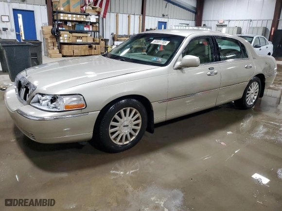 2004 Lincoln Town Car Signature with VIN 1LNHM81W14Y644439, listed as a Copart auction lot 50581705 with 106,001 mi miles and Salvage Title. Bid and sale history available at carsss.com. Image 1.