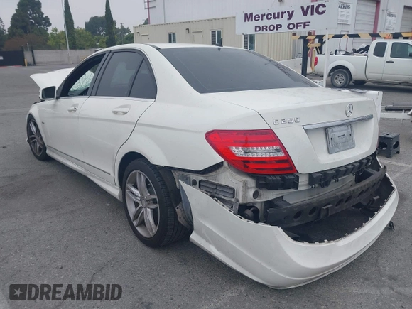2012 Mercedes-Benz C 250 Sport z VIN WDDGF4HB4CR215428, wystawiony jako IAAI lot #42459639 z przebiegiem 117 623 mil mil oraz . Historia ofert i sprzedaży dostępna na DreamBid. Obrazek 3.