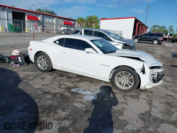 2014 Chevrolet Camaro LT z VIN 2G1FB1E32E9305387, wystawiony jako IAAI lot #42406536 z przebiegiem 129 121 mil mil oraz . Historia ofert i sprzedaży dostępna na DreamBid. Obrazek 1.