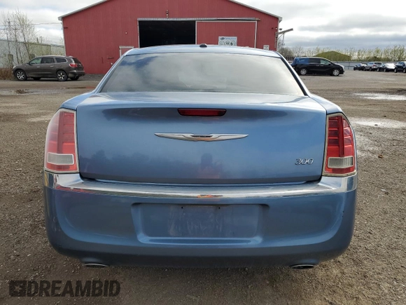 2011 Chrysler 300 z VIN 2C3CA4CG7BH611690, wystawiony jako Copart lot #55043875 z przebiegiem 122 014 mil mil oraz Czysty tytuł • Clean title. Historia ofert i sprzedaży dostępna na DreamBid. Obrazek 6.
