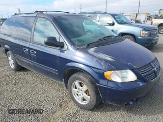 2005 Dodge Caravan SXT with VIN 2D8GP44L55R266473, listed as a IAAI auction lot 42586780 with 209,326 mi miles and . Bid and sale history available at DreamBid. Image 1.