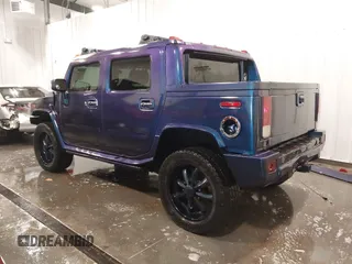 2006 Hummer H2 z VIN 5GRGN22U06H103603, wystawiony jako IAAI lot #41992767 z przebiegiem 165 782 mil mil oraz . Historia ofert i sprzedaży dostępna na DreamBid. Obrazek 3.