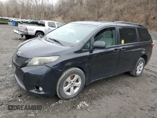 2017 Toyota Sienna LE Auto Access Seat с VIN 5TDKZ3DC5HS839932, выставлен на аукционе Copart как лот 53043735 с пробегом 240 630 миль миль и Чистый • Clean title. История ставок и продаж доступна на DreamBid. Изображение 1.