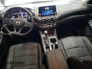 2025 Nissan Sentra SR z VIN 3N1AB8DV9SY226598, wystawiony jako Copart lot #55773475 z przebiegiem 1 030 mil mil oraz Szkoda całkowita • Salvage title. Historia ofert i sprzedaży dostępna na DreamBid. Obrazek 8.