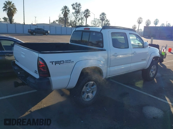 2006 Toyota Tacoma z VIN 5TELU42N66Z176139, wystawiony jako IAAI lot #41343253 z przebiegiem 145 719 mil mil oraz . Historia ofert i sprzedaży dostępna na DreamBid. Obrazek 4.