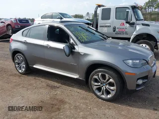 2012 BMW X6 50i z VIN 5UXFG8C57CLZ97446, wystawiony jako IAAI lot #42054724 z przebiegiem 131 079 mil mil oraz . Historia ofert i sprzedaży dostępna na DreamBid. Obrazek 1.