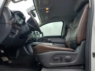 2017 Nissan Titan SV z VIN 1N6AA1E53HN537209, wystawiony jako Copart lot #82431934 z przebiegiem 119 148 mil mil oraz Szkoda całkowita • Salvage title. Historia ofert i sprzedaży dostępna na DreamBid. Obrazek 7.