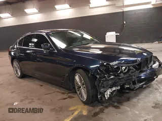 2019 BMW 5 Series 540i xDrive z VIN WBAJE7C53KWW29884, wystawiony jako IAAI lot #42020658 z przebiegiem 68 389 mil mil oraz . Historia ofert i sprzedaży dostępna na DreamBid. Obrazek 1.