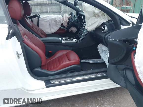 2018 Mercedes-Benz C 300 z VIN WDDWK4KBXJF703393, wystawiony jako IAAI lot #41218135 z przebiegiem 55 568 mil mil oraz . Historia ofert i sprzedaży dostępna na DreamBid. Obrazek 5.
