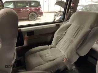 1998 Chevrolet Astro Cargo Van YF7 Upfitter with VIN 1GBDM19W1WB121821, listed as a IAAI auction lot 41463704 with 141,724 mi miles. Bid and sale history available at carsss.com. Image 8.