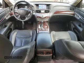 2016 Infiniti Q70 z VIN JN1BY1PRXGM720777, wystawiony jako Copart lot #54720165 z przebiegiem 76 603 mil mil oraz Szkody całkowita. Historia ofert i sprzedaży dostępna na DreamBid. Obrazek 8.