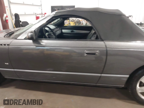 2003 Ford Thunderbird Deluxe z VIN 1FAHP60A53Y113819, wystawiony jako IAAI lot #41724732 z przebiegiem Nie podano mil oraz . Historia ofert i sprzedaży dostępna na DreamBid. Obrazek 15.
