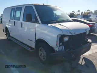2005 GMC Savana Cargo Van with VIN 1GTGG25V951900357, listed as a IAAI auction lot 41316978 with 102,732 mi miles. Bid and sale history available at carsss.com. Image 1.