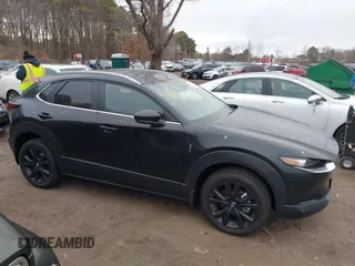 2025 Mazda CX-30 S Select Sport z VIN 3MVDMBBM3SM787607, wystawiony jako IAAI lot #41699529 z przebiegiem 1 920 mil mil oraz . Historia ofert i sprzedaży dostępna na DreamBid. Obrazek 13.