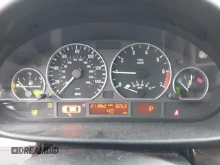 2001 BMW 3 Series 330i with VIN WBAAV53441FJ64705, listed as a IAAI auction lot 41632831 with 211,862 mi miles. Bid and sale history available at carsss.com. Image 7.