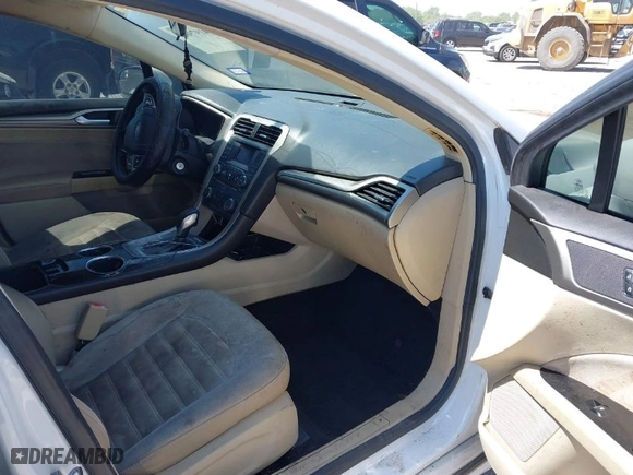 2013 Ford Fusion SE with VIN 3FA6P0H78DR156418, listed as a IAAI auction lot 41979802 with 246,918 mi miles. Bid and sale history available at carsss.com. Image 5.