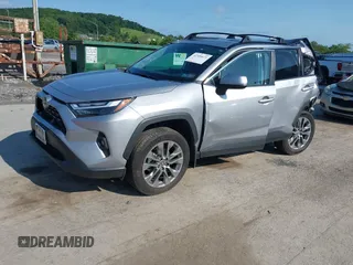 2024 Toyota RAV4 XLE Premium z VIN 2T3A1RFV2RC461798, wystawiony jako IAAI lot #42556671 z przebiegiem 14 319 mil mil oraz . Historia ofert i sprzedaży dostępna na DreamBid. Obrazek 18.