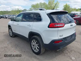 2015 Jeep Cherokee Latitude z VIN 1C4PJMCS3FW557734, wystawiony jako IAAI lot #42273937 z przebiegiem 168 828 mil mil oraz . Historia ofert i sprzedaży dostępna na DreamBid. Obrazek 3.