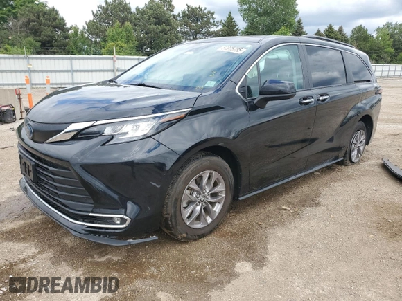 2023 Toyota Sienna XLE z VIN 5TDYRKEC5PS153293, wystawiony jako Copart lot #57975785 z przebiegiem 26 013 mil mil oraz Szkoda całkowita • Salvage title. Historia ofert i sprzedaży dostępna na DreamBid. Obrazek 1.
