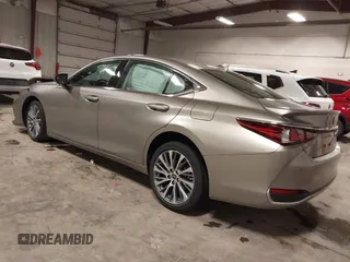 2021 Lexus ES 250 z VIN 58AD11D11MU007968, wystawiony jako IAAI lot #41968246 z przebiegiem 11 522 mil mil oraz . Historia ofert i sprzedaży dostępna na DreamBid. Obrazek 3.