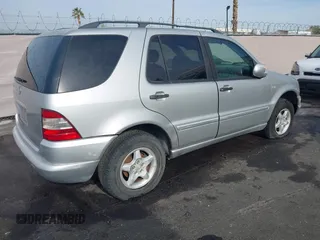 2000 Mercedes-Benz M 320/430/500 с VIN 4JGAB54E3YA160036, выставлен на аукционе IAAI как лот 41975809 с пробегом 170 925 миль миль и . История ставок и продаж доступна на DreamBid. Изображение 4.