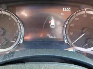 2024 Toyota Highlander LE z VIN 5TDKDRAH0RS528587, wystawiony jako IAAI lot #42002196 z przebiegiem 9 363 mil mil oraz . Historia ofert i sprzedaży dostępna na DreamBid. Obrazek 7.