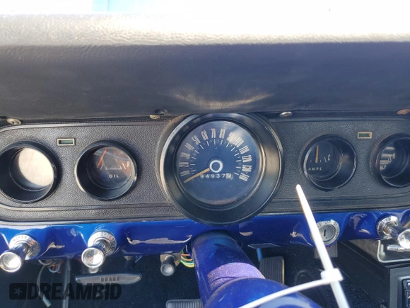 1966 Ford Mustang z VIN 6T07T251952, wystawiony jako Copart lot #54637135 z przebiegiem 94 937 mil mil oraz Czysty tytuł • Clean title. Historia ofert i sprzedaży dostępna na DreamBid. Obrazek 9.