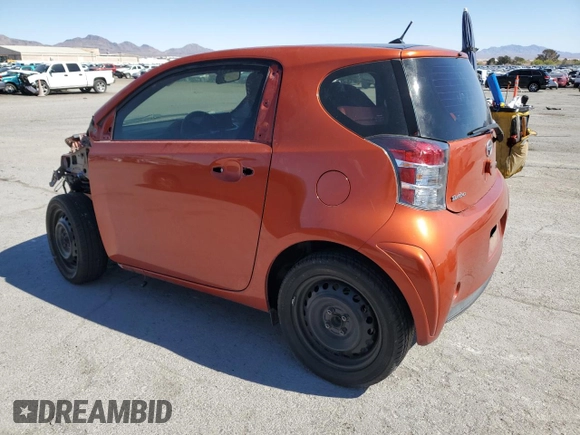 2013 Scion iQ z VIN JTNJJXB01DJ022124, wystawiony jako Copart lot #47960265 z przebiegiem 95 551 mil mil oraz Szkoda całkowita • Salvage title. Historia ofert i sprzedaży dostępna na DreamBid. Obrazek 2.