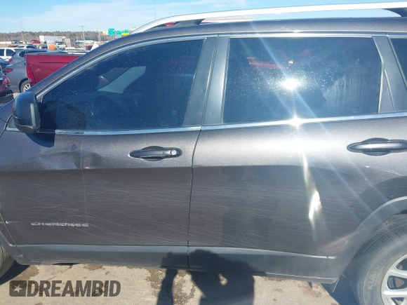 2018 Jeep Cherokee Latitude Plus with VIN 1C4PJLLB8JD597029, listed as a IAAI auction lot 41474803 with 84,435 mi miles. Bid and sale history available at carsss.com. Image 14.