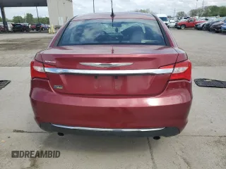 2014 Chrysler 200 Touring z VIN 1C3CCBBG5EN114195, wystawiony jako Copart lot #55720135 z przebiegiem 142 203 mil mil oraz Szkoda całkowita • Salvage title. Historia ofert i sprzedaży dostępna na DreamBid. Obrazek 6.