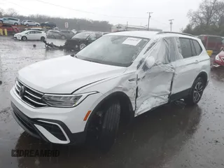 2024 Volkswagen Tiguan S z VIN 3VVFB7AX2RM092023, wystawiony jako IAAI lot #41894241 z przebiegiem 10 395 mil mil oraz . Historia ofert i sprzedaży dostępna na DreamBid. Obrazek 6.