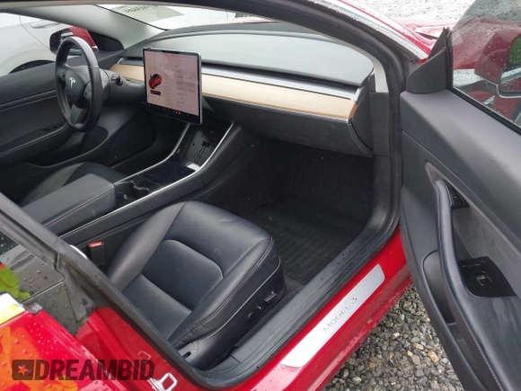 2018 Tesla Model 3 Long Range Battery z VIN 5YJ3E1EB2JF087823, wystawiony jako IAAI lot #41903609 z przebiegiem 69 749 mil mil oraz . Historia ofert i sprzedaży dostępna na DreamBid. Obrazek 5.
