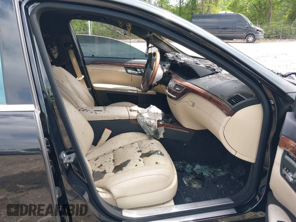 2012 Mercedes-Benz S 550 z VIN WDDNG7DB3CA429417, wystawiony jako IAAI lot #42125474 z przebiegiem Nie podano mil oraz . Historia ofert i sprzedaży dostępna na DreamBid. Obrazek 5.