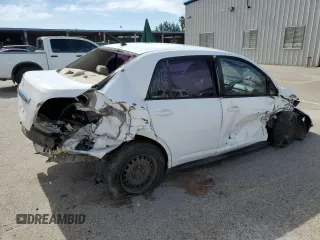 2009 Nissan Versa S z VIN 3N1BC11E79L501857, wystawiony jako Copart lot #58256025 z przebiegiem 156 313 mil mil oraz Szkoda całkowita • Salvage title. Historia ofert i sprzedaży dostępna na DreamBid. Obrazek 3.