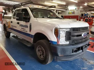 2018 Ford F-250 XL z VIN 1FT7W2B67JEC49488, wystawiony jako IAAI lot #42521092 z przebiegiem 127 775 mil mil oraz . Historia ofert i sprzedaży dostępna na DreamBid. Obrazek 1.