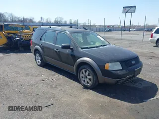 2005 Ford Freestyle SE with VIN 1FMZK01165GA48072, listed as a IAAI auction lot 41782025 with 235,073 mi miles. Bid and sale history available at carsss.com. Image 1.