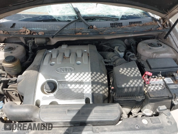 2005 Kia Sedona LX with VIN KNDUP131756627998, listed as a IAAI auction lot 42058213 with 152,433 mi miles. Bid and sale history available at carsss.com. Image 10.