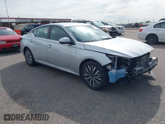 2023 Nissan Altima SV z VIN 1N4BL4DV4PN332376, wystawiony jako IAAI lot #42402867 z przebiegiem 51 763 mil mil oraz . Historia ofert i sprzedaży dostępna na DreamBid. Obrazek 1.