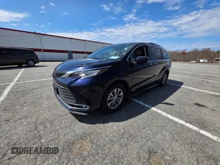 2021 Toyota Sienna XLE with VIN 5TDJSKFC6MS013236, listed as a Copart auction lot 54689625 with 182,315 mi miles and Clean Title. Bid and sale history available at carsss.com. Image 2.
