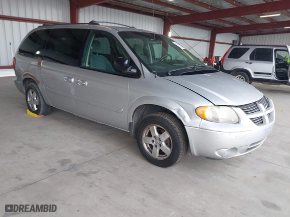 2005 Dodge Caravan SXT with VIN 2D4GP44L85R477720, listed as a IAAI auction lot 41925419 with 202,972 mi miles. Bid and sale history available at carsss.com. Image 1.