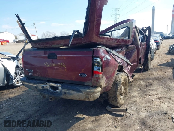 2004 Ford F-250 XL z VIN 1FTNX21P04ED08920, wystawiony jako IAAI lot #42020592 z przebiegiem 160 669 mil mil oraz . Historia ofert i sprzedaży dostępna na DreamBid. Obrazek 4.